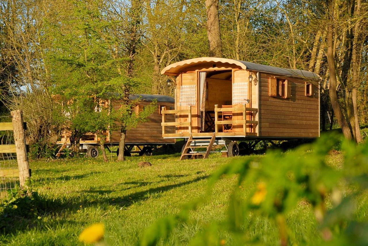 La Ferme Du Marais Poitevin - Roulotte 호텔 Benet 외부 사진